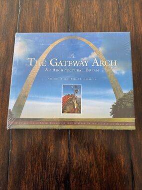 The Gateway Arch: An Architectural Dream - Hardcover Book by Robert J Moore,Jr.